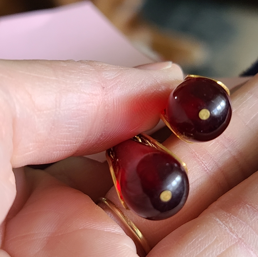 Elegant Vinage Monet Gold Tone and Red Drop Earrings - Picture 3 of 5